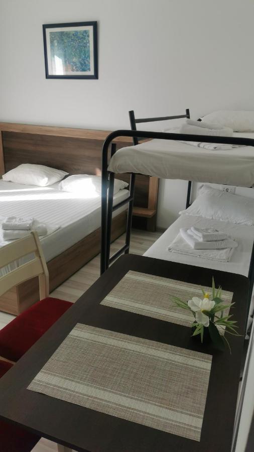 Ipsilanti House Aparthotel Jászvásár Kültér fotó